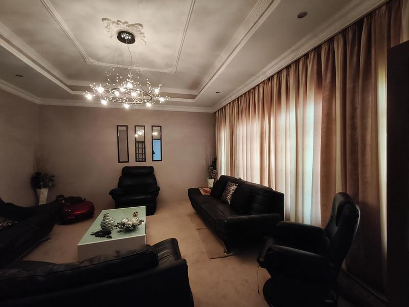 7 Bedroom Property for Sale in Southernwood Eastern Cape